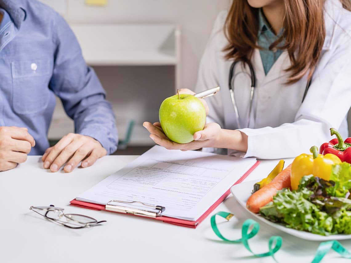 nutritionists meet with post-acute patients